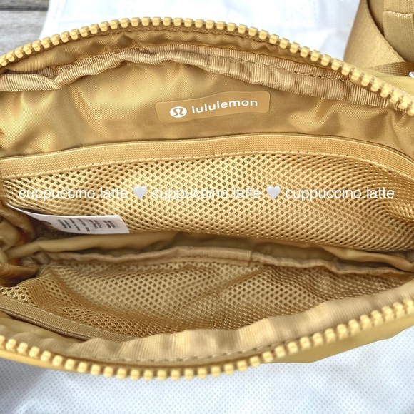 🏝NWT💛Lululemon Athletica Everywhere Belt Bag in Golden Sand - Extended Strap - Picture 4 of 13